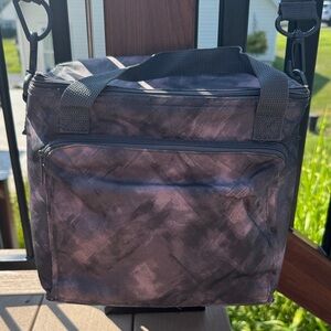 Stylish Gray and Black Thirty One lunch bag